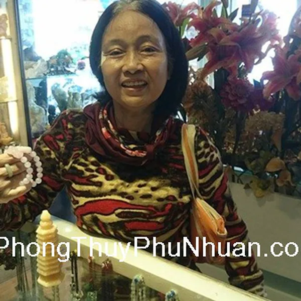 Cô Xoa - khách mua chuỗi tỳ hưu thạch anh hồng S5021, tháp văn xương hoàng long M138 và nhẫn ngọc Myanmar S962