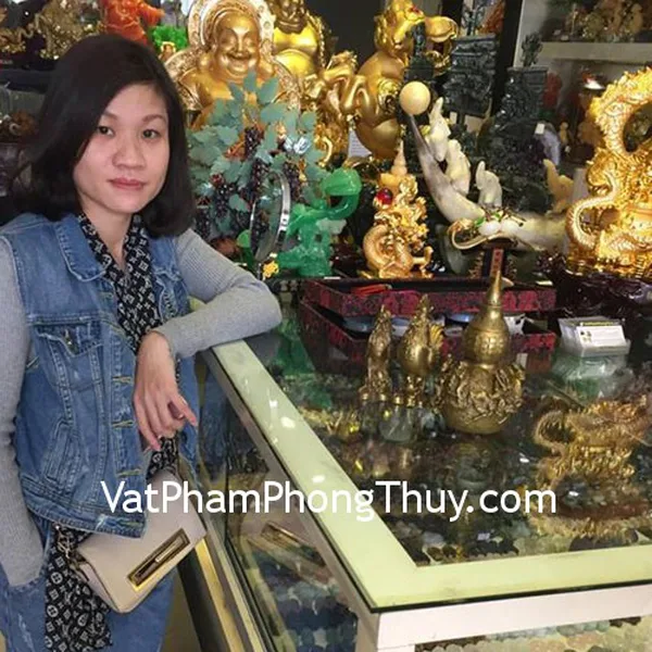 Chị Nga - khách hàng mua hồ lô bát tiên đồng D205 và gà đồng D235