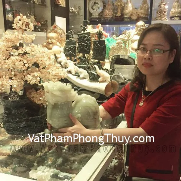Chị Tám- khách hàng mua cây tài lộc phong thủy luân KC035 và tỳ hưu Bắc Kinh xanh khủng BKX-L