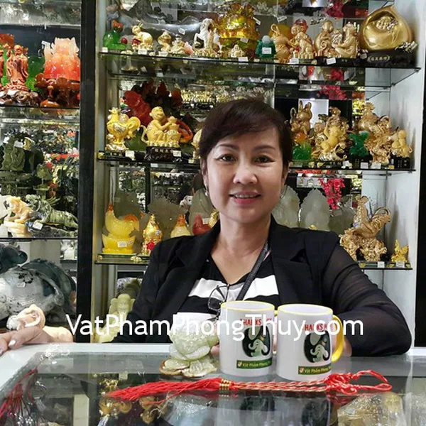 Cô Hạnh - khách hàng mua thiềm thừ cẩm thạch chuẩn CTT-S, mặt tỳ hưu phỉ thúy S5151-4253, bột tẩy uế BTU xâu tiền chiêu tài CC1134 và CC2024