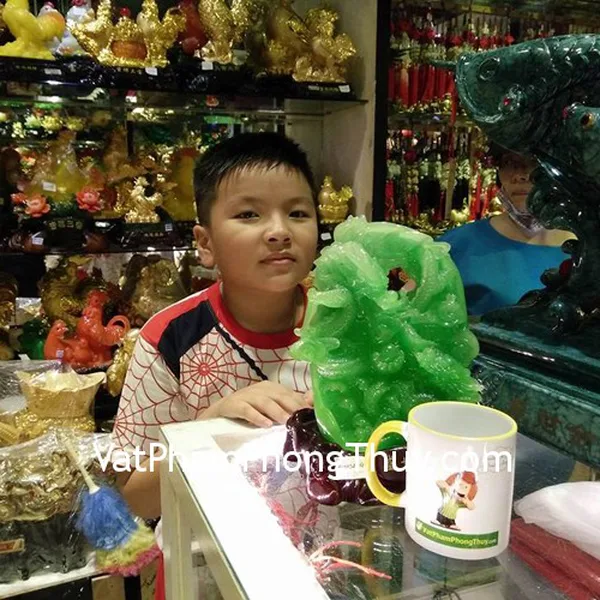 Gia đình bé Khoa - khách hàng mua tượng rồng xanh K159M