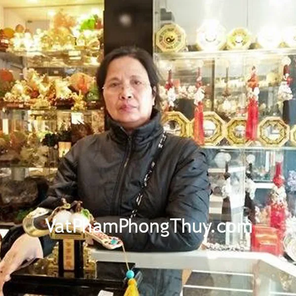 Chị Phương - khách hàng mua gậy như ý hợp kim C182A