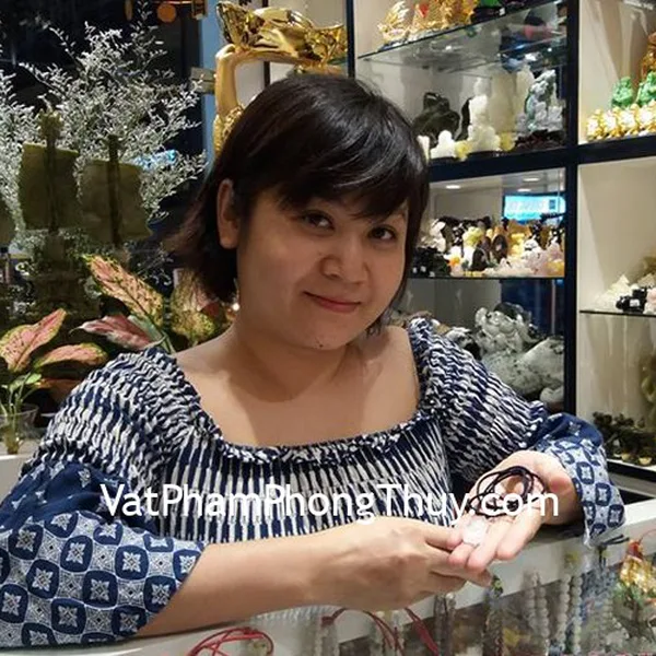 Chị Phương - khách hàng mua mặt hồ ly thạch anh hồng S6341