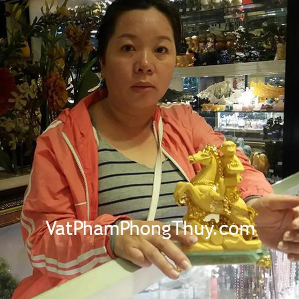 Chị Hồng - khách hàng mua tượng mã thượng phong hầu K104M