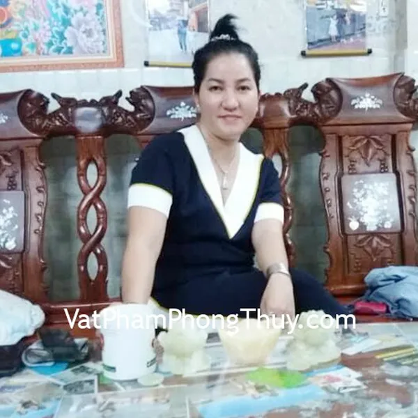 Chị Vân - khách hàng mua Thiềm thừ cẩm thạch CTT-S, Nguyên bảo hoàng long M152