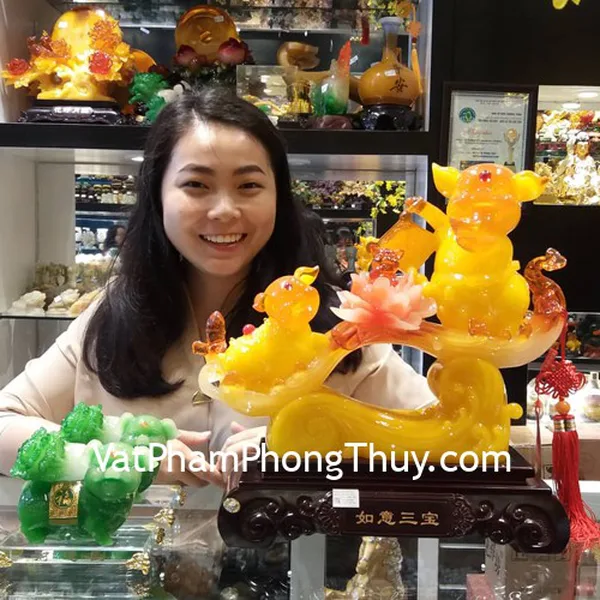 Chị Yến - khách hàng mua tượng heo bột đá màu cao cấp LN012, LN015, LN022