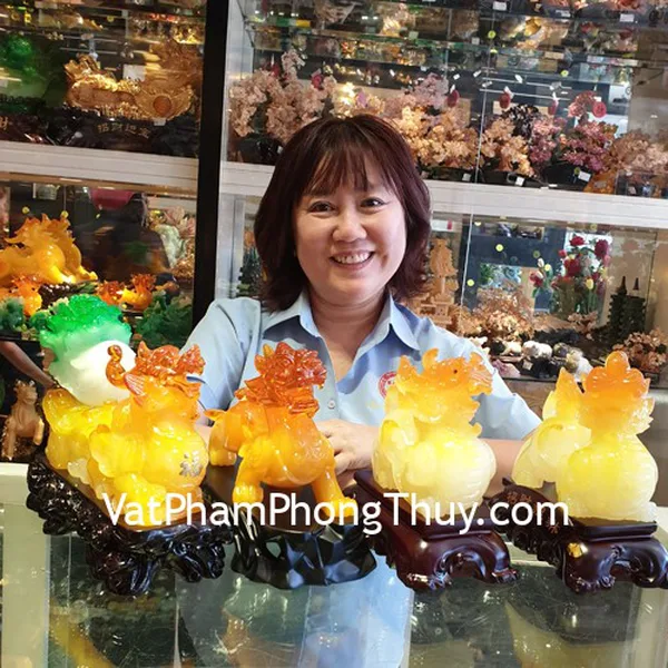 Chị Phương - khách hàng mua Tỳ hưu vàng kéo bắp cải xanh LN045, Tỳ hưu Như ý bích tà LN050, Cặp Tỳ hưu Chiêu tài LN052