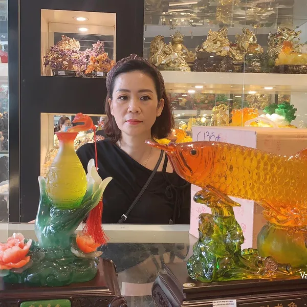 Chị Hương - Khách hàng mua Bình tài lộc như ý  C173A,Phật di lạc C135A và Thần cá kim long cam ngọc lưu ly trên túi kim bảo lá sen LN166.