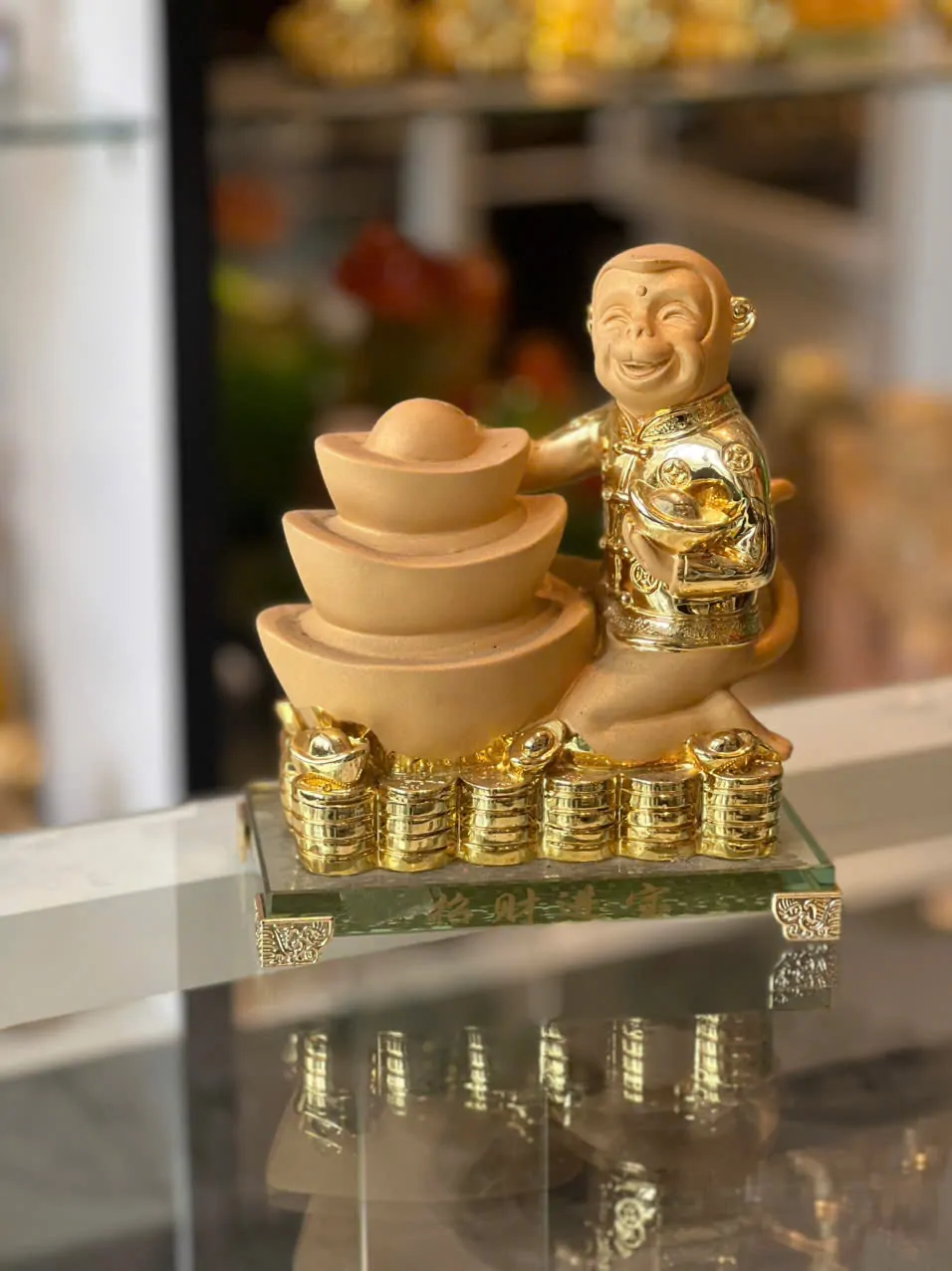 Khỉ thần tài ôm tháp nguyên bảo đế thủy tinh - chiêu tài tấn bảo K052M