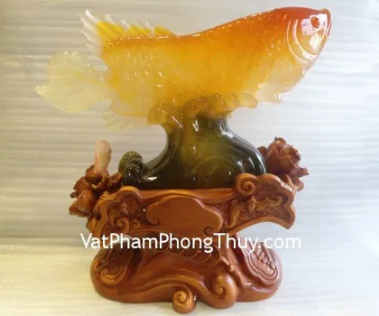 Cá kim long đỏ, đế gỗ- Liên niên chiêu tài E200