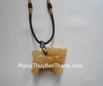 Kỳ lân đứng đeo cổ ngọc hoàng long S595