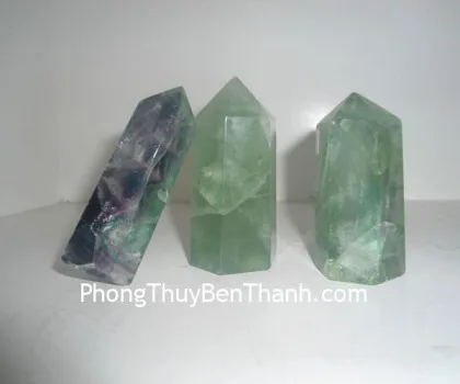 Trụ hình tháp đá dạ quang xanh  (12,2gr /3168k) K046-S1-386