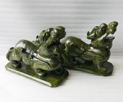 Tỳ hưu đá lam ngọc, có đế liền vuông R010