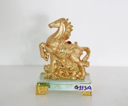 Ngựa vàng trên mây vàng đế thủy tinh - Thành công G113A
