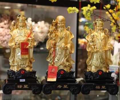 Tam đa vàng trung đế gỗ có hạt châu - Phước tinh / Lộc tinh / Thọ tinh C150A