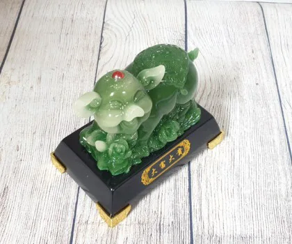 Nữ hoàng heo xanh ngọc trên bụi mẫu đơn xanh ngọc - Đại Phú Đại Quý FLN021