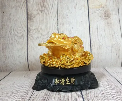 Thiềm thừ vàng lưng điểm hồng ngọc trên bụi sen vàng đế gỗ xoay - Hoà Hài Sanh Tài LN102