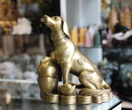 Con chó trên đỉnh vàng (khủng) D269