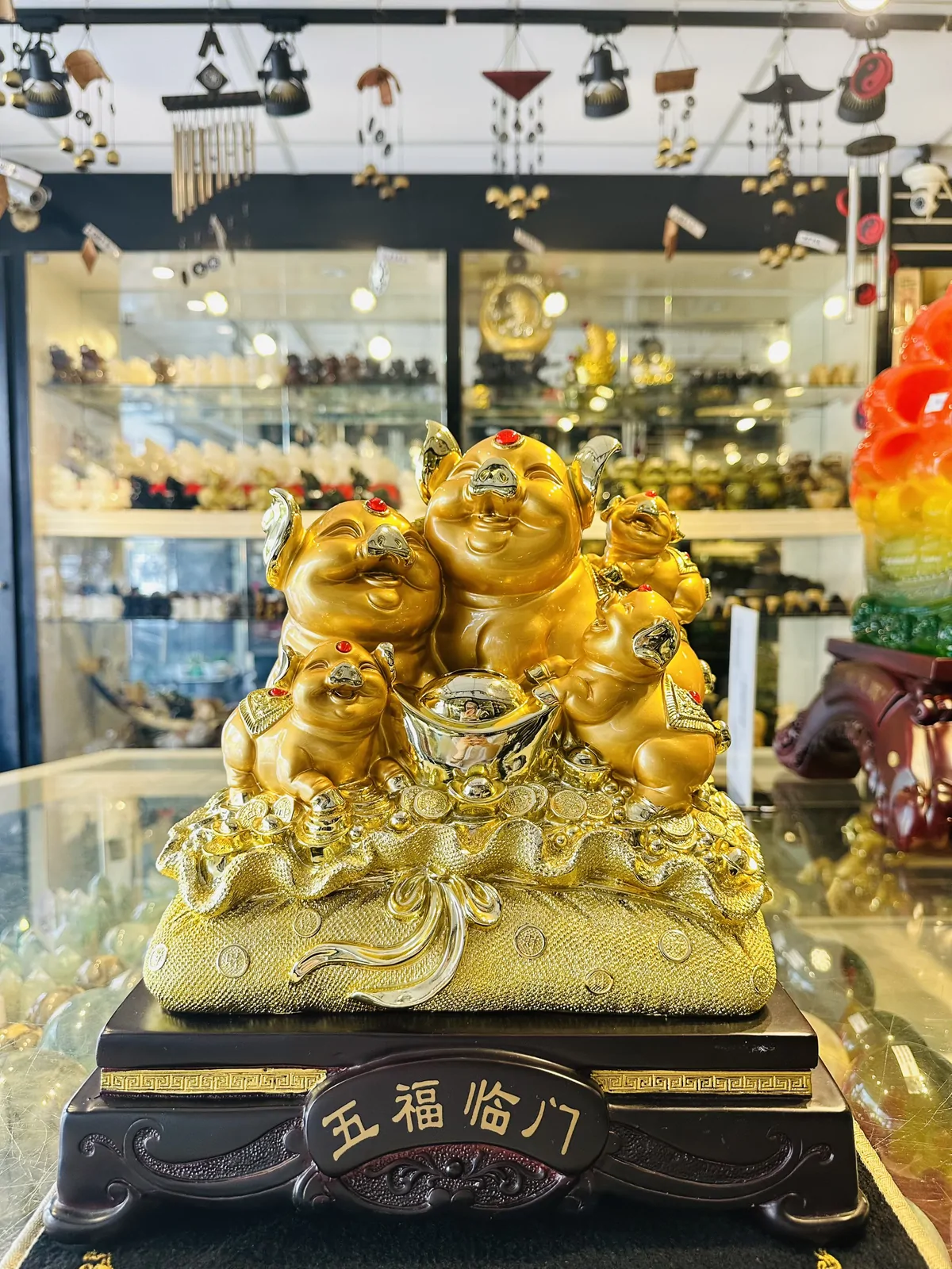 Hoàng gia năm heo vàng trên túi tiền vàng khủng đế gỗ - Ngũ Phước Lâm Môn LN029