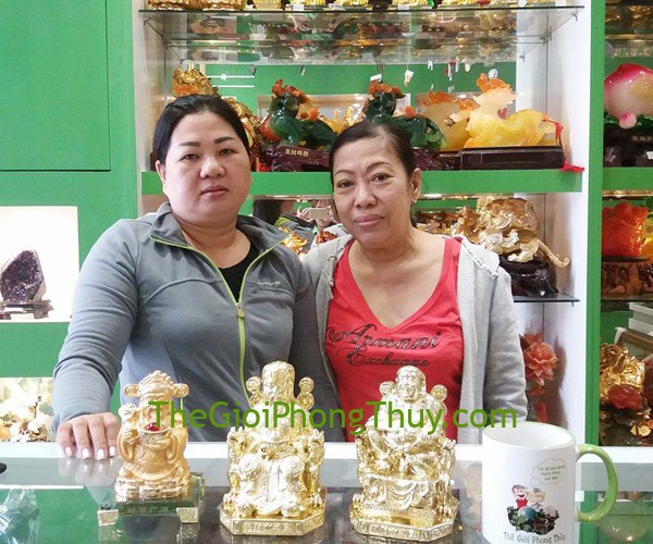 Cô Mai - Khách hàng mua Thần tài ông địa vàng nhỏ FA215 ; Thần tài vàng đứng đế thủy tinh - tài nguyên quãng tiến FH268G.
