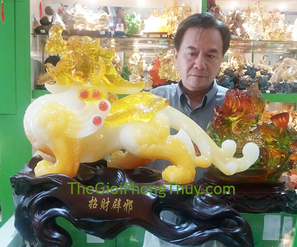 Chú Hiếu - Khách Hàng mua Tỳ hưu ngọc lưu ly vàng khủng đế gỗ FC037A, Long ngư, rồng vàng bên bầy cá vàng có quả châu FC067A và Cá Kim Ngọc Mãn Đường FF118