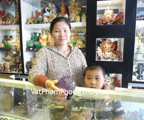 Chị Hường - khách hàng mua quả cầu thạch anh tím M190-8593
