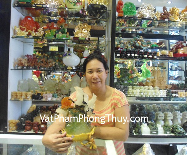 Cô Hồng - khách hàng mua tượng song hạc trắng A166