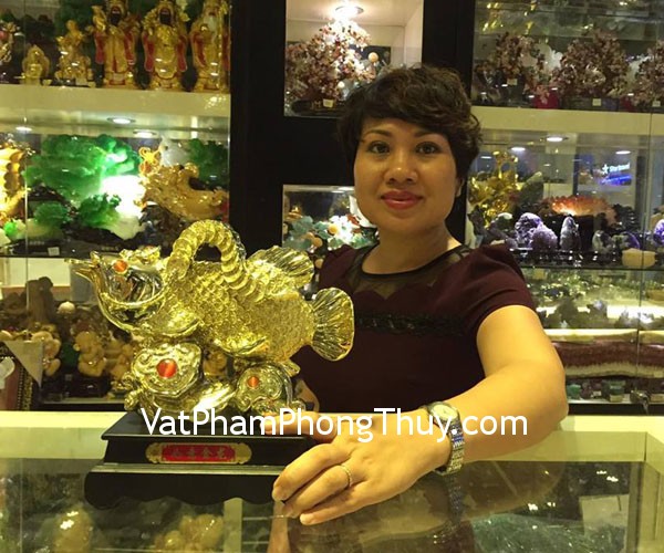 Chị Hương - khách hàng mua tượng cá kim long A196