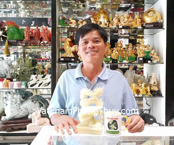 Anh Quyền - khách hàng mua rồng cẩm thạch đứng N075