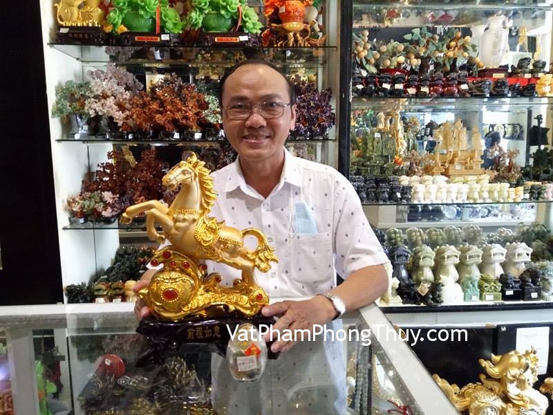 Chú Hải Đường- khách hàng mua ngựa vàng trên như ý vàng G100A, trứng ngũ hành nhỏ M063