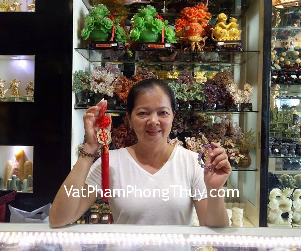 Chị Chi - khách hàng mua vòng tay thạch anh tím xen hạt vàng S6216 và sâu tiền mai hoa sáu cánh CC1130