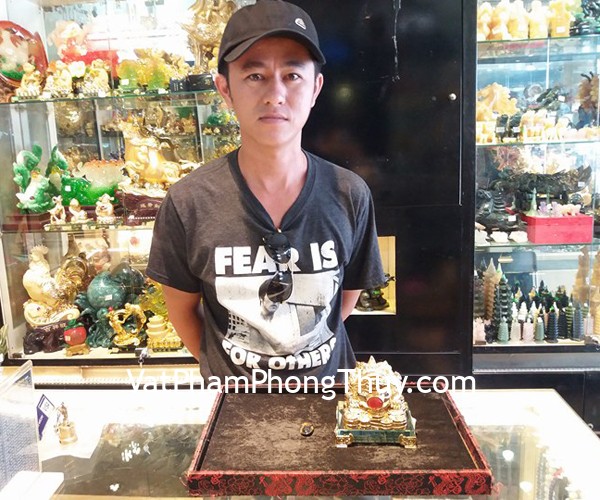 Anh Kevin - Khách hàng mua Thiềm thừ mạ vàng H162G