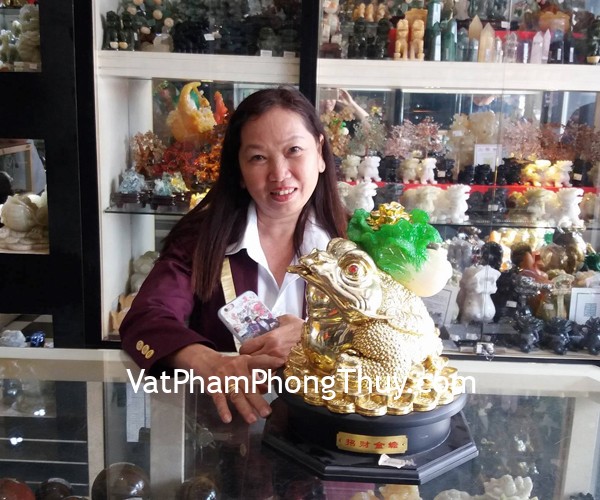 Chị Tuyết Lan - khách hàng mua Thiềm thừ vàng cõng bắp cải xanh E055