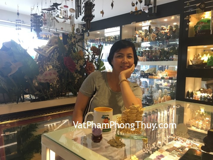 Chị Nguyệt - khách hàng mua quả cầu thạch anh tím GM142-S5-665, thuyền rồng vàng K167M, xu hoa mai 5 cánh liền CC1139, chuỗi thạch anh tóc vàng S6366-S5-3718