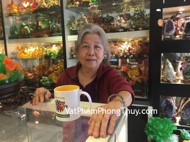Cô Bích - khách hàng mua vòng ngọc phỉ thúy xanh VM103-S5-6000, mặt nhẫn tỳ hưu thạch anh tím S750