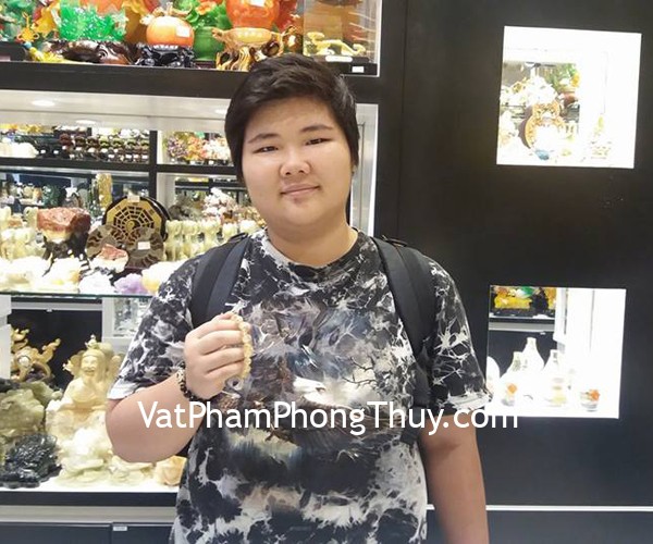 Chị Mai Oanh - khách hàng mua chuỗi thạch anh tóc vàng S6665 và chuỗi đá thanh kim S6266