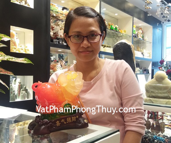 Chị Trâm - khách hàng mua tượng heo H389G và vòng tay S971