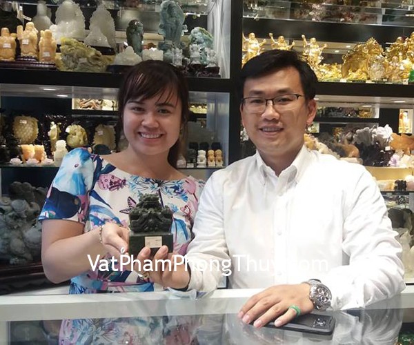 Chị Nga - khách hàng mua ấn rồng lam ngọc GM035