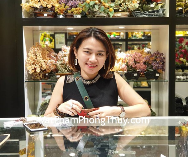 Chị Duyên - khách hàng mua chuỗi đeo tay thạch anh tóc đen S6751
