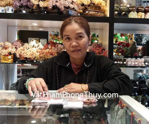 Chị Hiền - khách hàng mua mặt hồ ly thạch anh hồng S6341, hồ ly đá mắt mèo S6346 và hoa mai 5 cánh CC1139