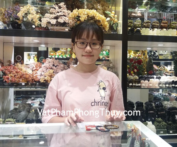 Chị Trân - khách hàng mua mặt hồ ly thạch anh trắng S6816, chuỗi thạch anh tóc đen tuyền S6751-1509 và chuỗi tỳ hưu mắt mèo S6816