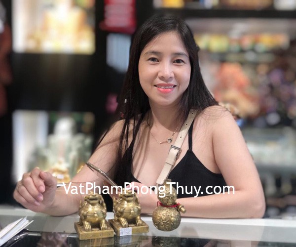 Chị Hồng - khách hàng mua hồ lô đồng D260 và cặp tỳ hưu đồng D320