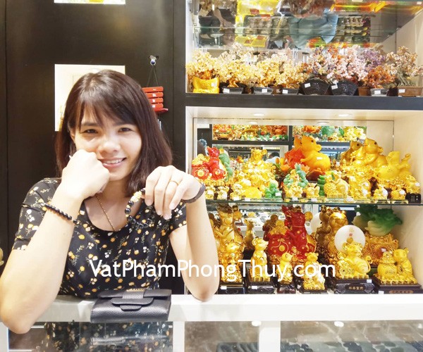 Chị Hừng - khách hàng mua chuỗi tỳ hưu crom vàng S6818